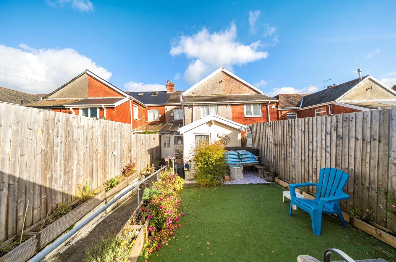 Vera Road, Clydach, Swansea, SA6 5QE